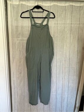 Universal Thread Olive Green Relaxed Jumpsuit Overalls